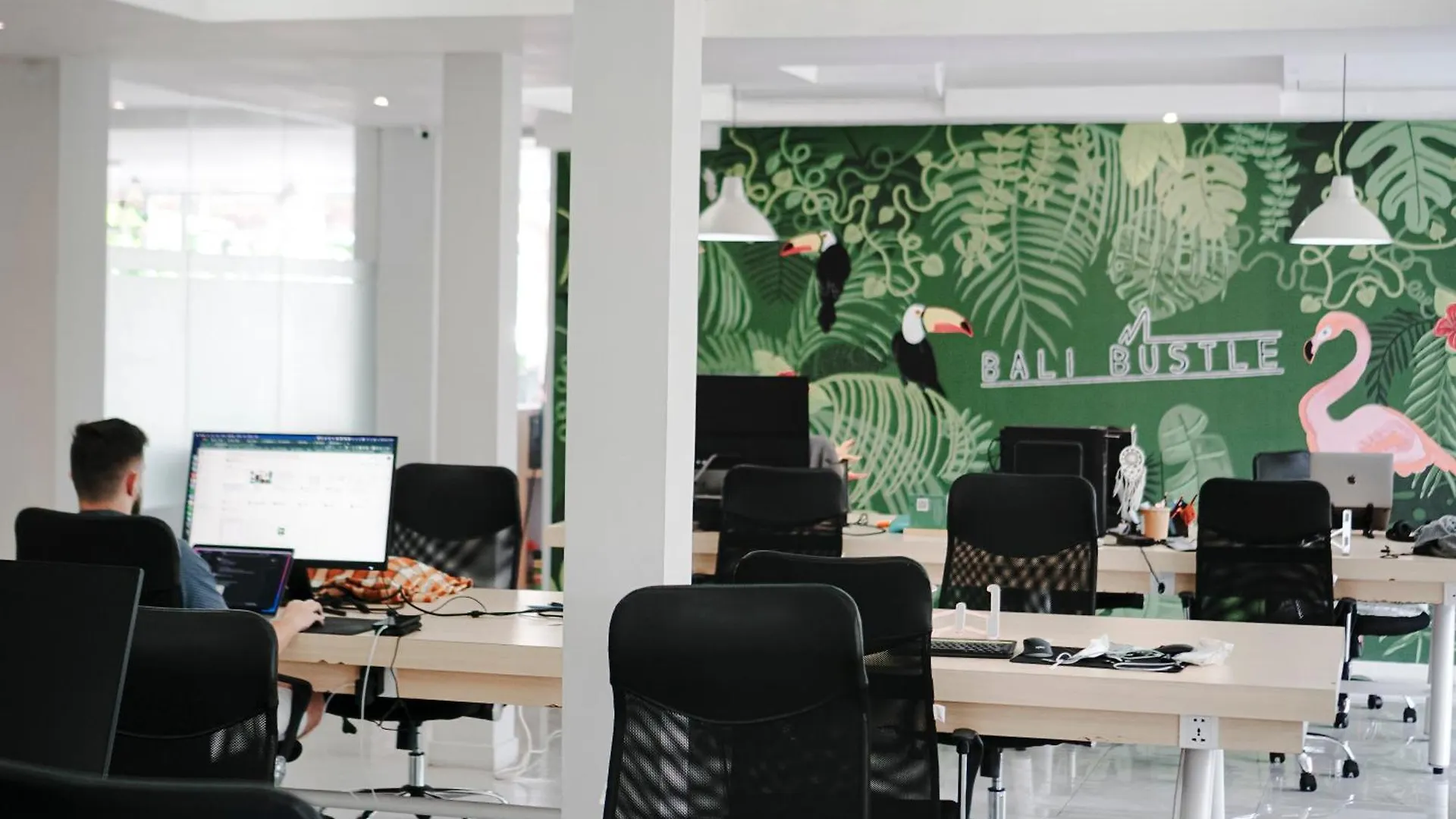 Bali Bustle Kuta Coliving & Coworking Space Legian  Aparthotel Legian (Bali)