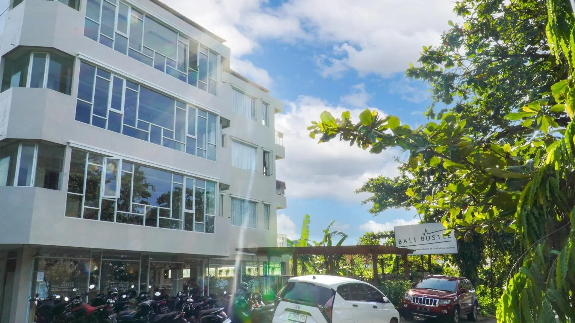 Aparthotel Bali Bustle Kuta Coliving & Coworking Space Legian