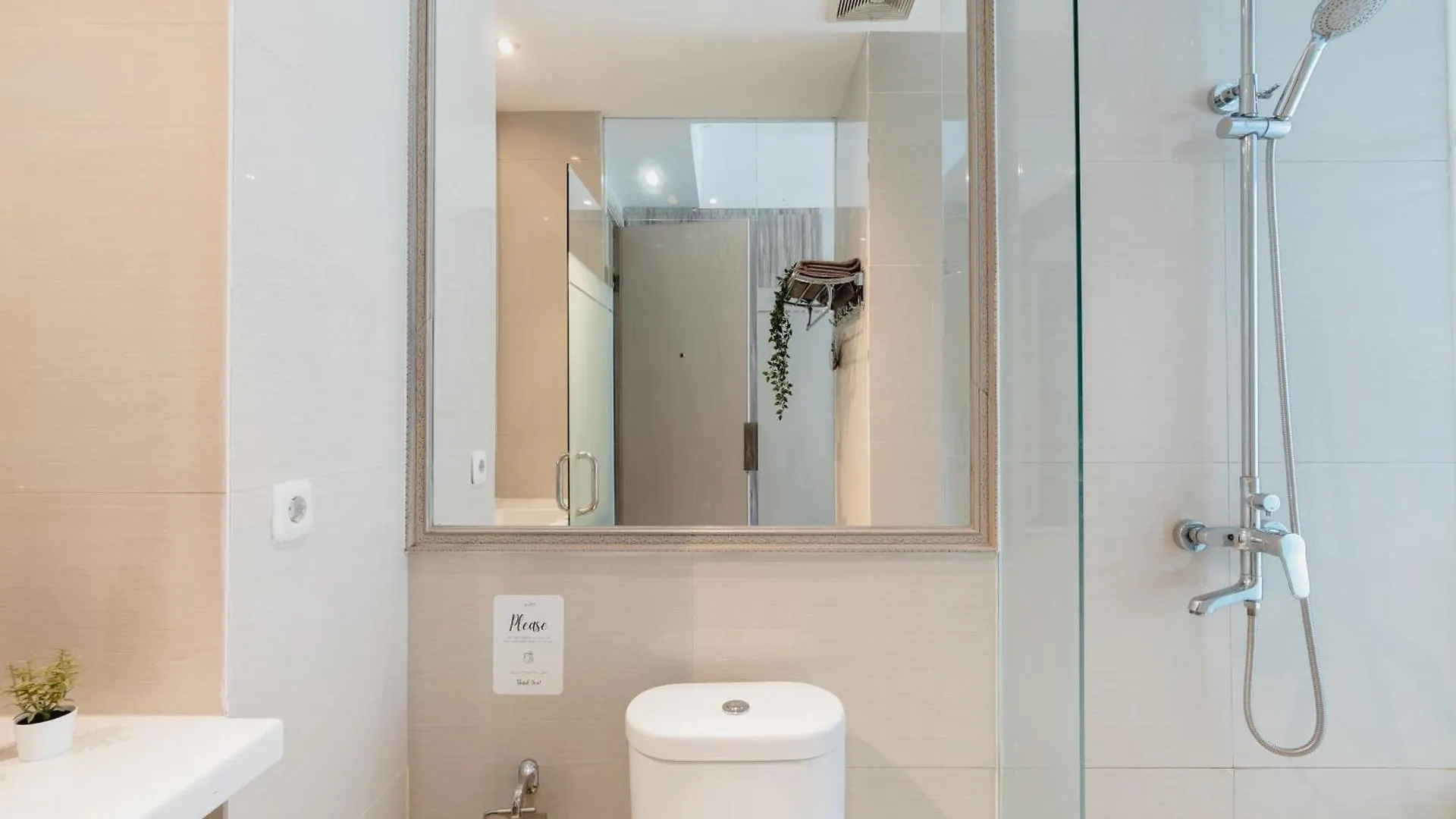 Bali Bustle Kuta Coliving & Coworking Space Legian  Aparthotel Legian (Bali)